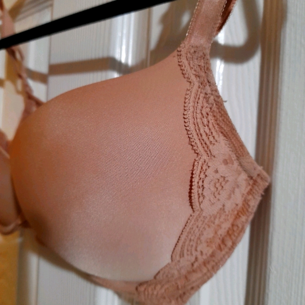 Bras - Picture 2 of 3